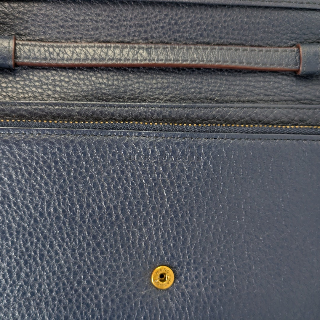 Pre-loved Marc Jacobs Leather Recruit Wallet on a Crossbody Strap Handbag