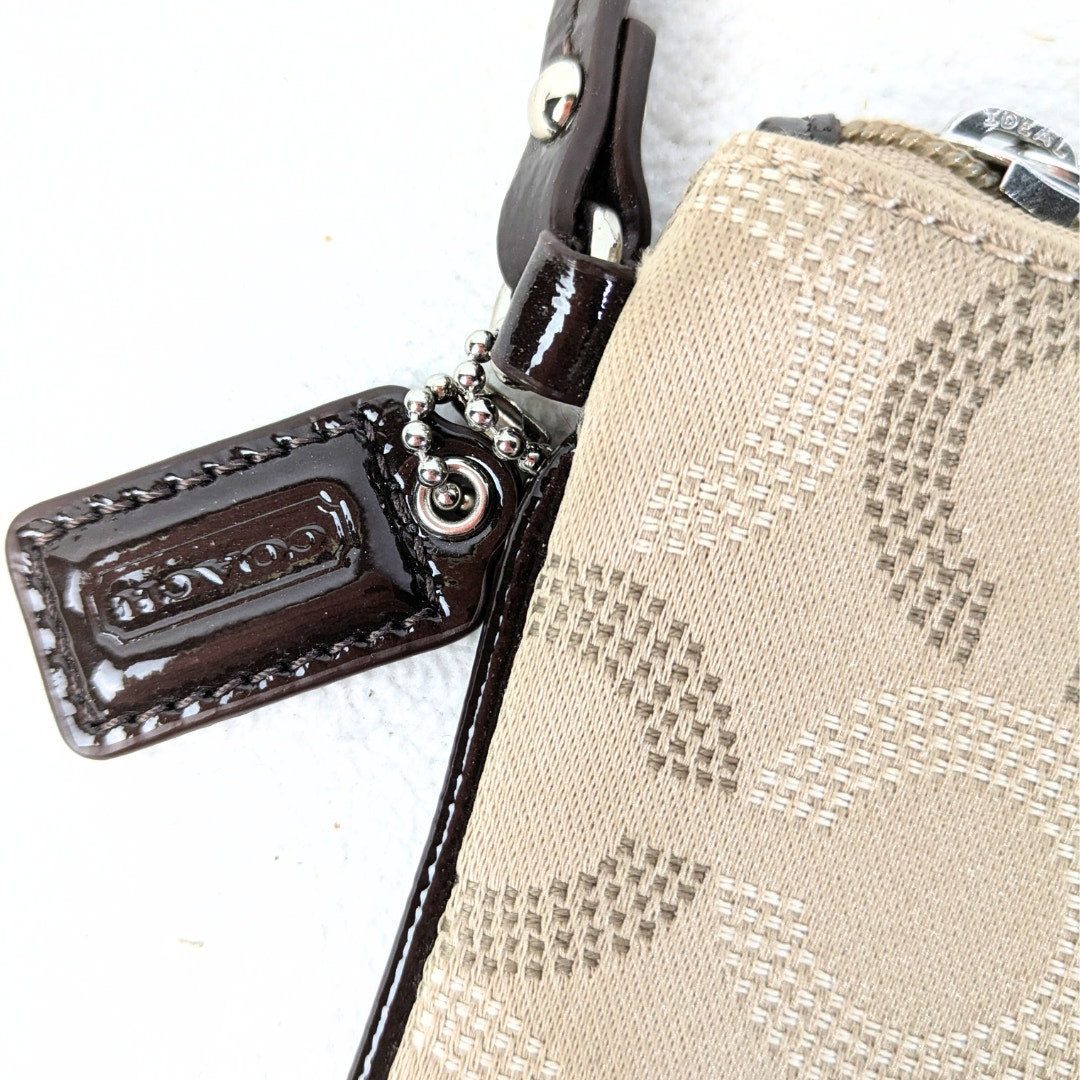 NWOT COACH Coach Ashley Dotted Op Art Wristlet