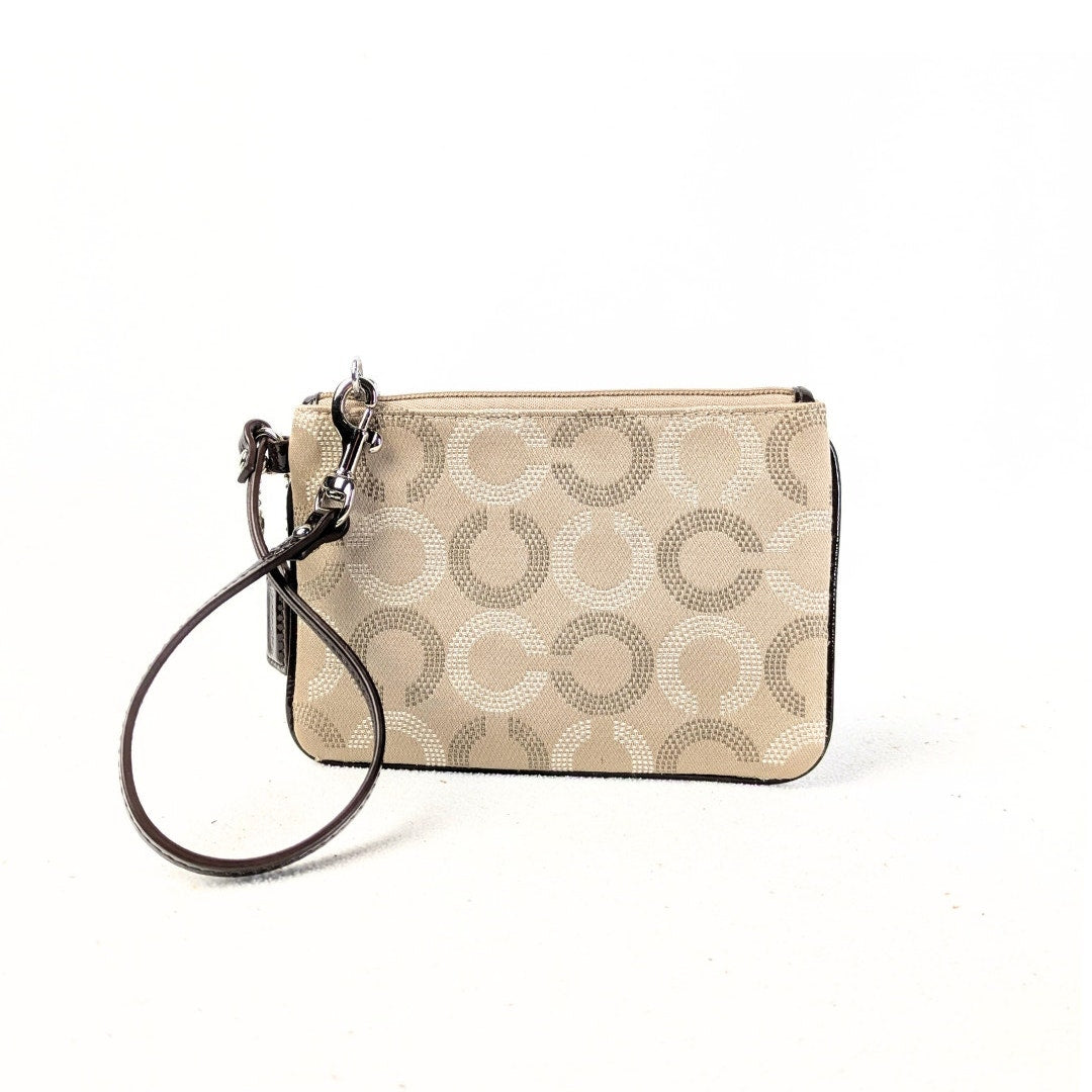 NWOT COACH Coach Ashley Dotted Op Art Wristlet