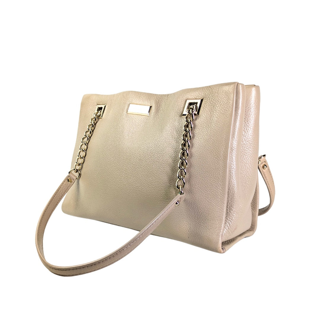 A pre-owned Kate Spade New York Sedgewick Lane Phoebe shoulder handbag in light beige leather with gold-tone hardware and chain-linked shoulder straps.