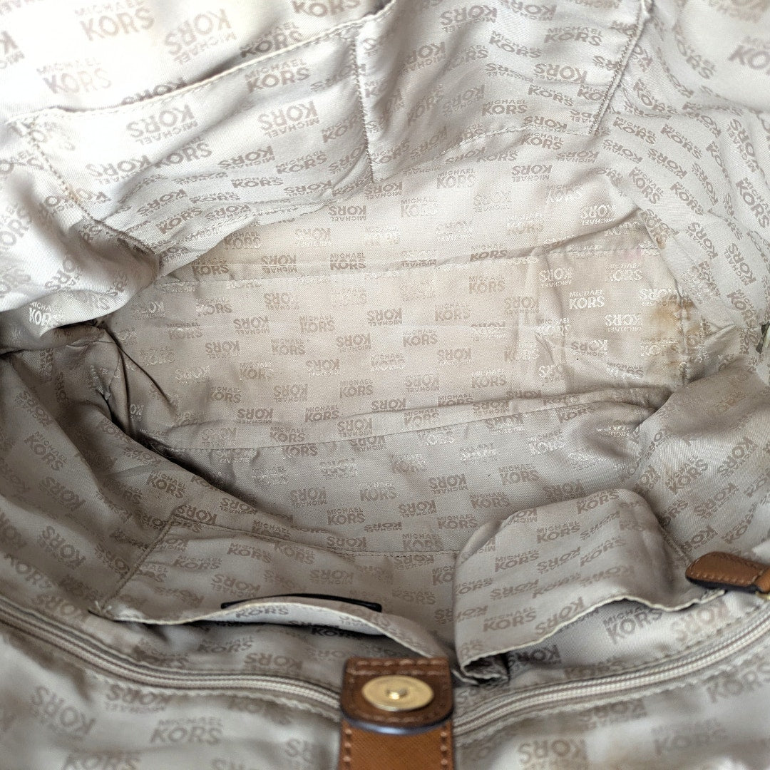 The picture of the interior of the Michael Kors Jet Set Medium Tote Bag.