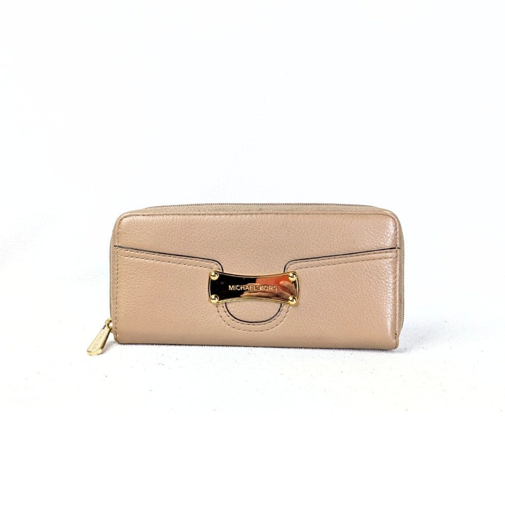 The front view of the Michael Kors Saratoga Zip Around Continental Wallet captured on the white background.