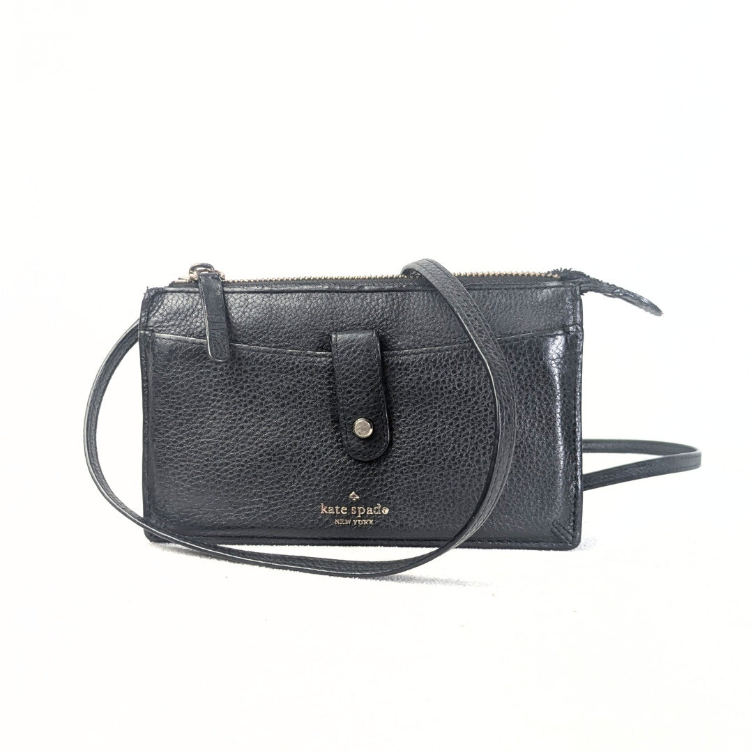 The fornt view of the Pre-owned Kate Spade Larchmont Avenue Alegra Crossbody Bag.