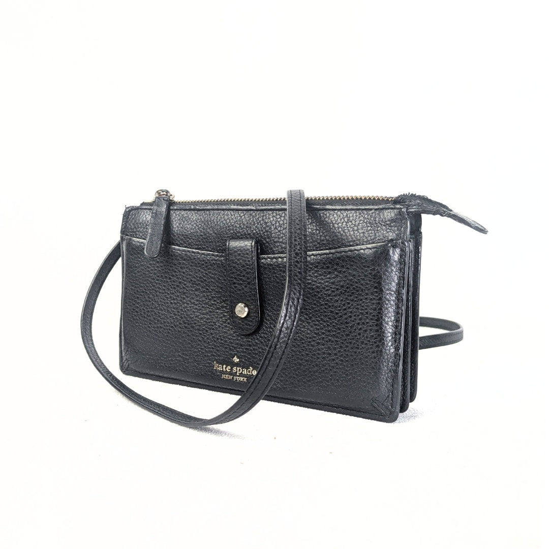 The left side view of the Pre-owned Kate Spade Larchmont Avenue Alegra Crossbody Bag,
