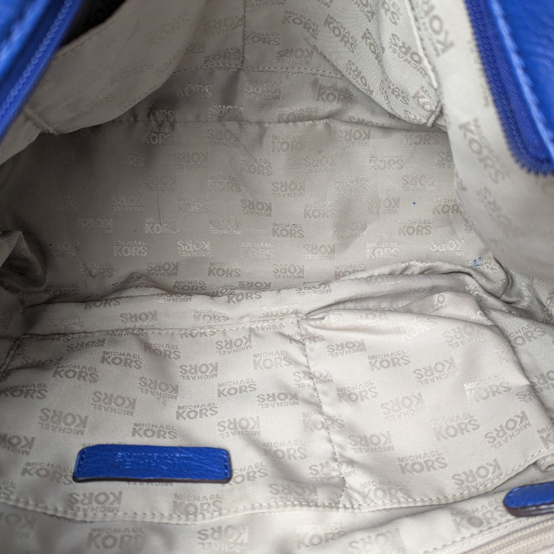 Interior of the pre-owned Michael Kors Jet Set East West Chain Tote Bag in Blue.