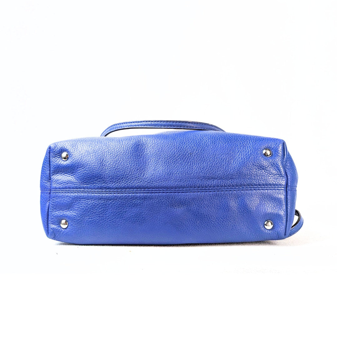 Pre-owned Michael Kors Jet Set East West Chain Tote Bag in Blue photographed from the bototm side.