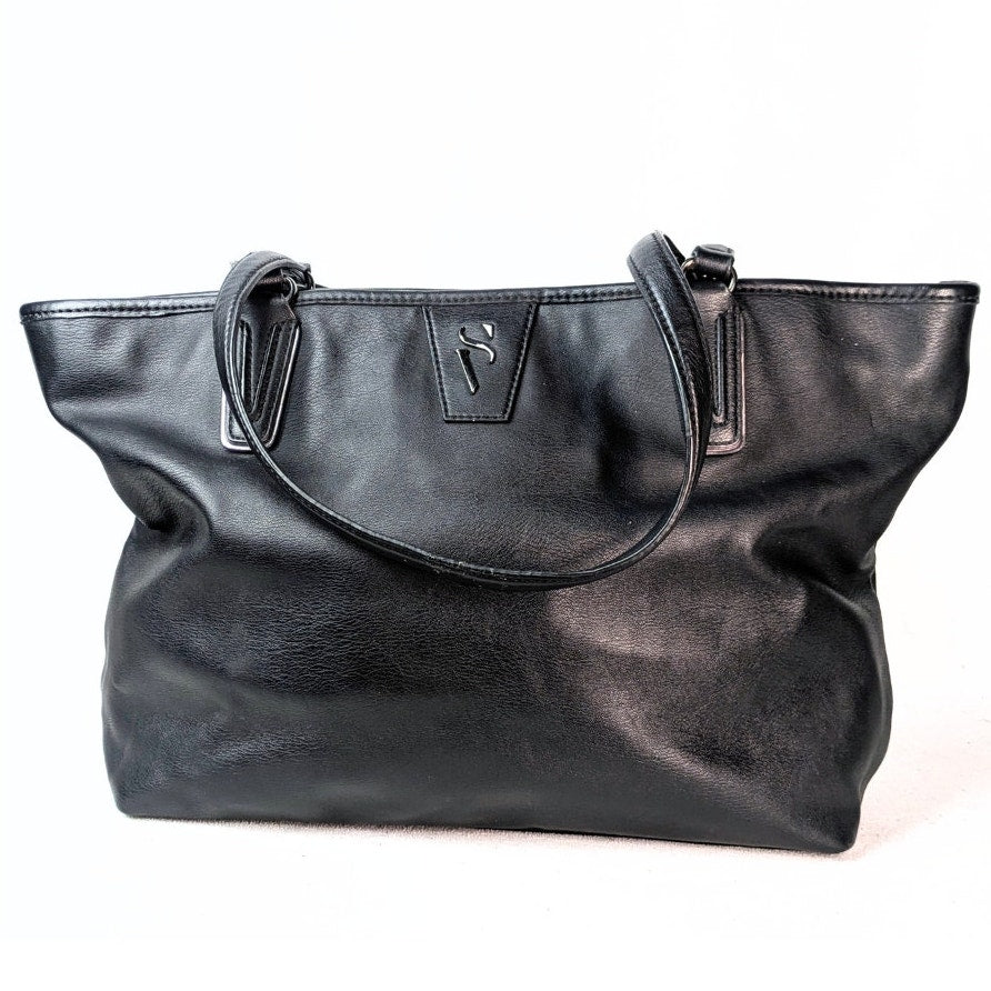 The front side of the Simply Vera Vera Wang Black Tote Shoulder Bag photographed on the white background.