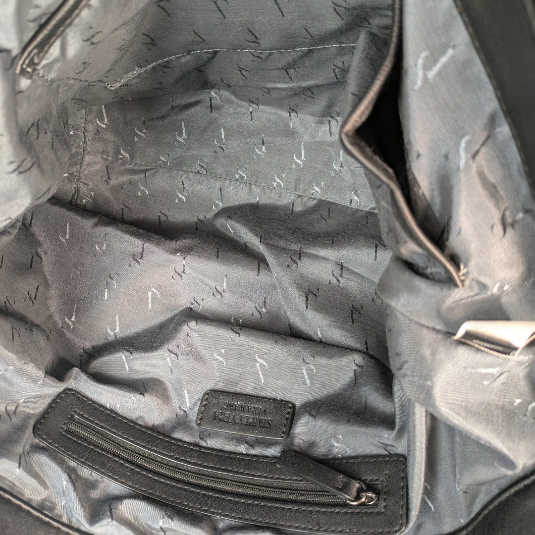 The lined interior fo the Simply Vera Vera Wang Black Tote Shoulder Bag in Black.