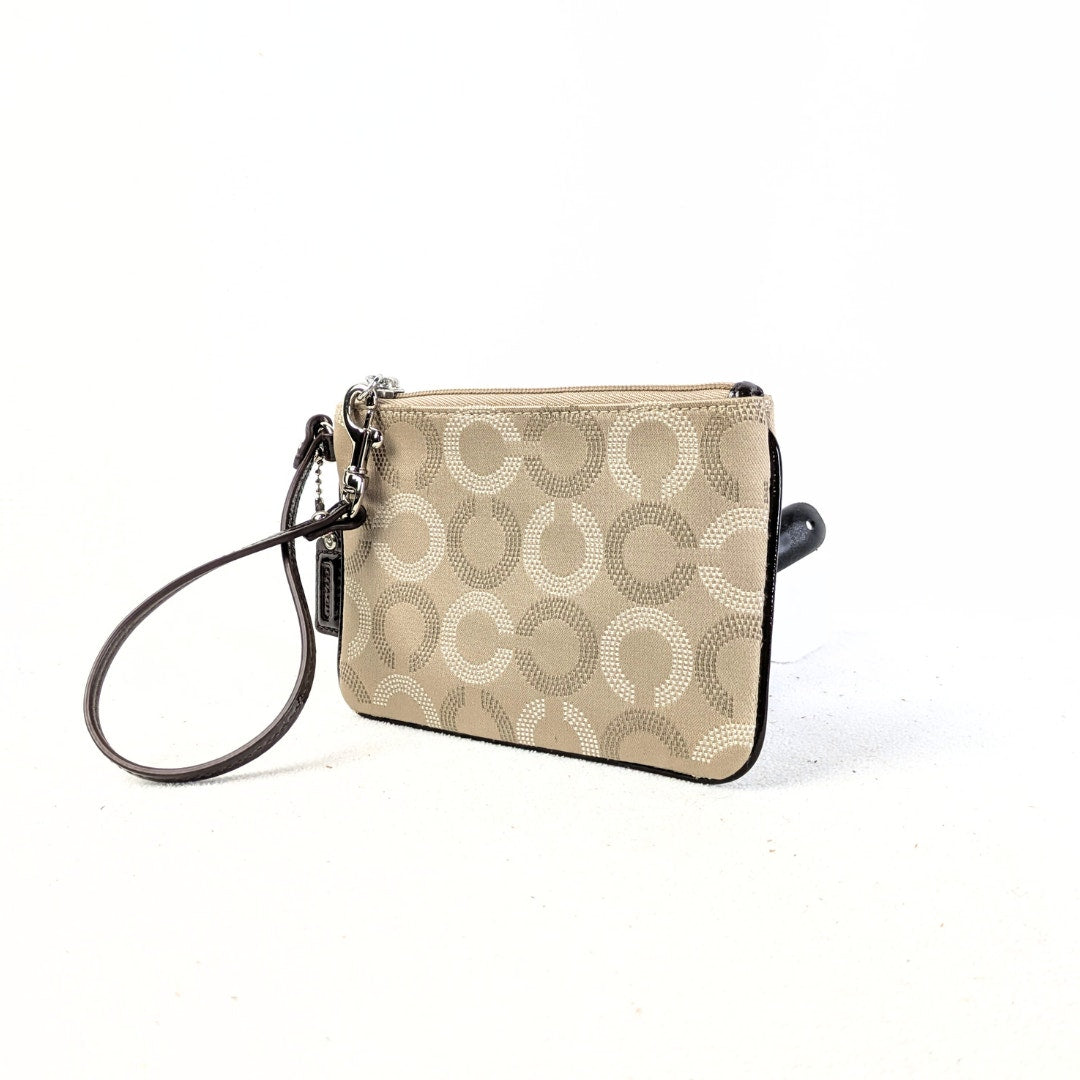 NWOT COACH Coach Ashley Dotted Op Art Wristlet