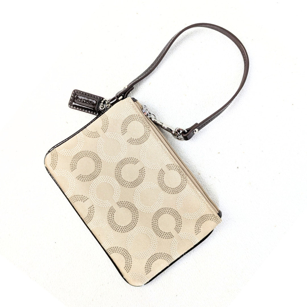 NWOT COACH Coach Ashley Dotted Op Art Wristlet
