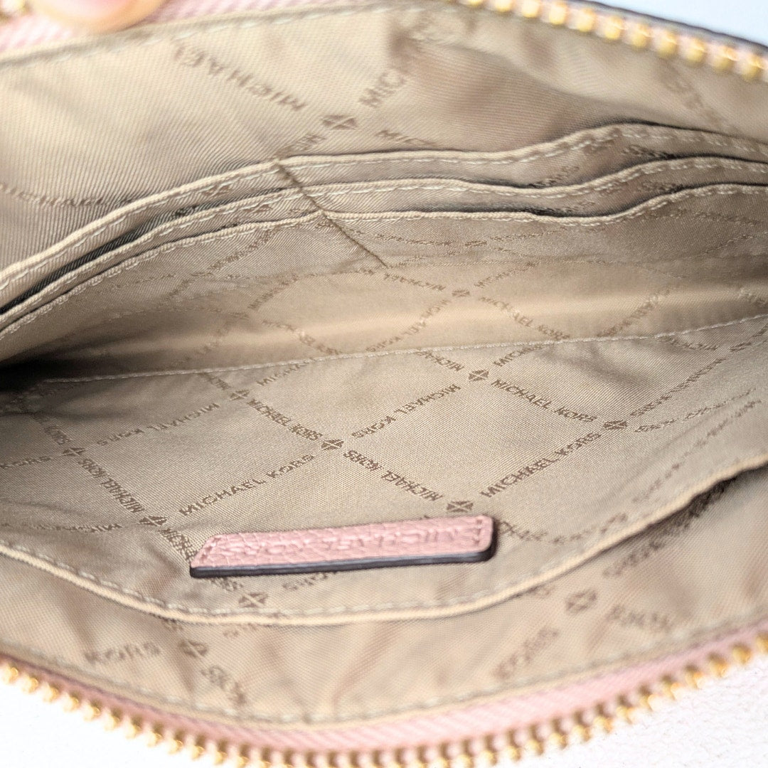 Pre-owned Michael Kors Large Pebbled Leather Top Zip Wristlet