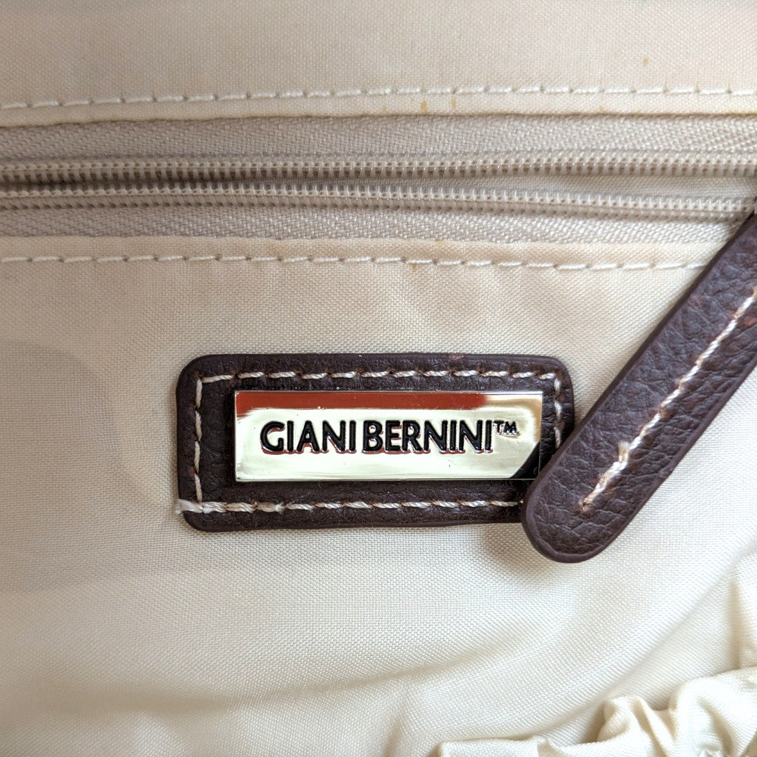 Logo plaque of the pre-owned Giani Bernini Floral Print Canvas Diper Bag/ Travel Bag/ Duffle Bag.