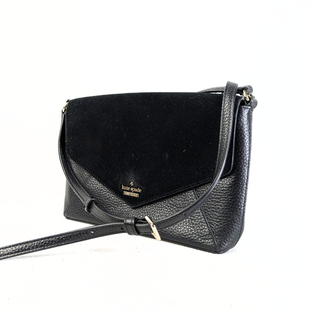 Pre-owned Kate Spade Sadie Envelope Mini Crossbody Bag photographed from the side. 
