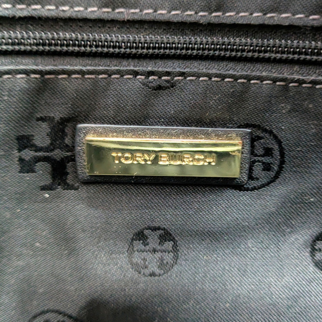 Interior logo plaque in pre-owned Tory Burch Two-Tone Grey Trimmed Wool Shopper Bag.